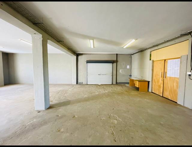 1,884M² OFFICE FOR SALE IN HALFWAY HOUSE